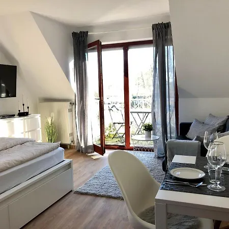 Ferienwohnung-mary-poppins-mit-balkon-zwischen-strand-wald-wiese-im-suedosten-der-insel-ruegen * Gustow (Vorpommern-Rugen)
