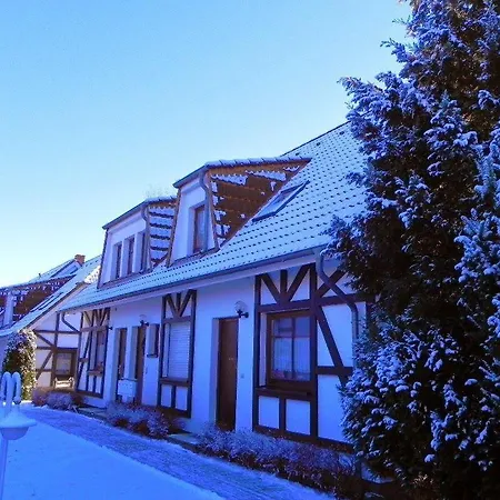 Ferienwohnung-mary-poppins-mit-balkon-zwischen-strand-wald-wiese-im-suedosten-der-insel-ruegen *
