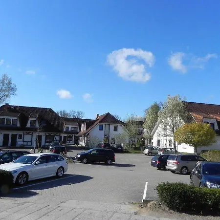 Ferienwohnung-mary-poppins-mit-balkon-zwischen-strand-wald-wiese-im-suedosten-der-insel-ruegen דירה
