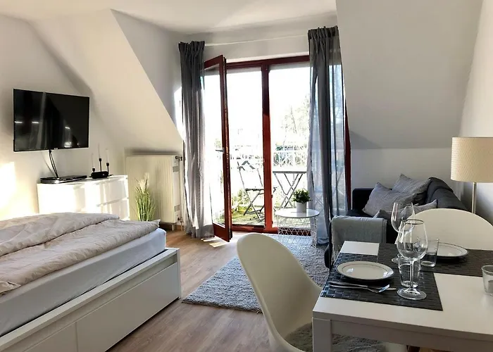 Ferienwohnung-mary-poppins-mit-balkon-zwischen-strand-wald-wiese-im-suedosten-der-insel-ruegen * Gustow (Vorpommern-Rugen)