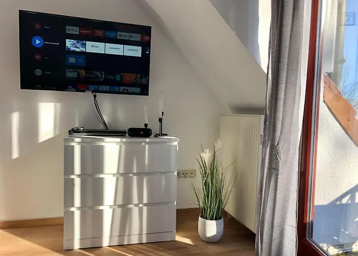 Ferienwohnung-mary-poppins-mit-balkon-zwischen-strand-wald-wiese-im-suedosten-der-insel-ruegen *