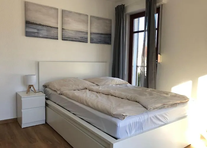 Ferienwohnung-mary-poppins-mit-balkon-zwischen-strand-wald-wiese-im-suedosten-der-insel-ruegen *