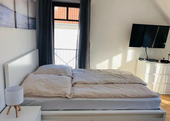 Ferienwohnung-mary-poppins-mit-balkon-zwischen-strand-wald-wiese-im-suedosten-der-insel-ruegen