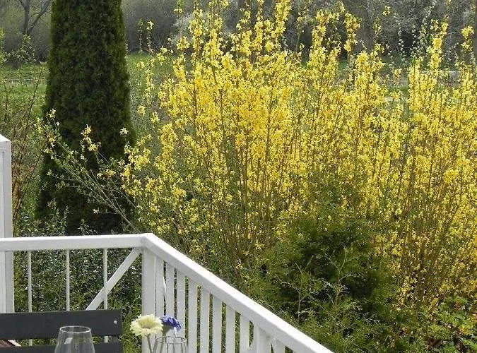 Ferienwohnung-mary-poppins-mit-balkon-zwischen-strand-wald-wiese-im-suedosten-der-insel-ruegen Appartement Gustow (Vorpommern-Rugen)