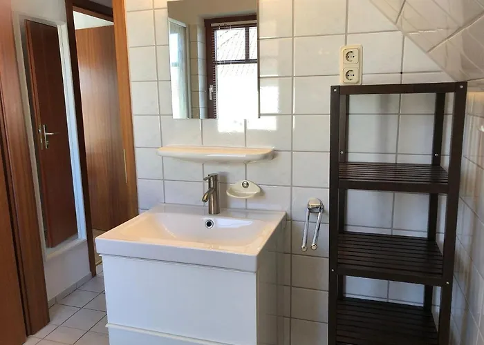 Ferienwohnung-mary-poppins-mit-balkon-zwischen-strand-wald-wiese-im-suedosten-der-insel-ruegen Appartement Gustow (Vorpommern-Rugen)